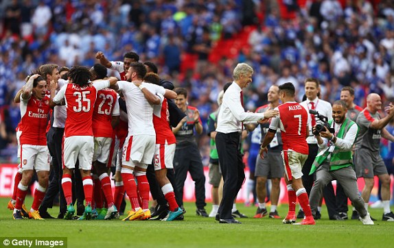 Những hình ảnh đáng nhớ trong ngày đăng quang FA Cup thứ 13 của Arsenal - Ảnh 14.