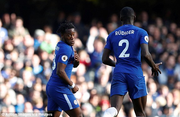 VIDEO Chelsea 4-2 Watford: Batshuayi sắm vai siêu dự bị - Ảnh 3.