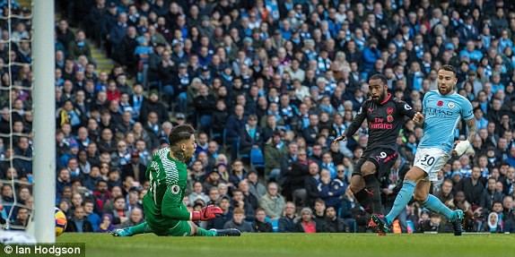 VIDEO Man City 3-1 Arsenal: Pháo thủ thua đau dù chơi không tệ - Ảnh 3.