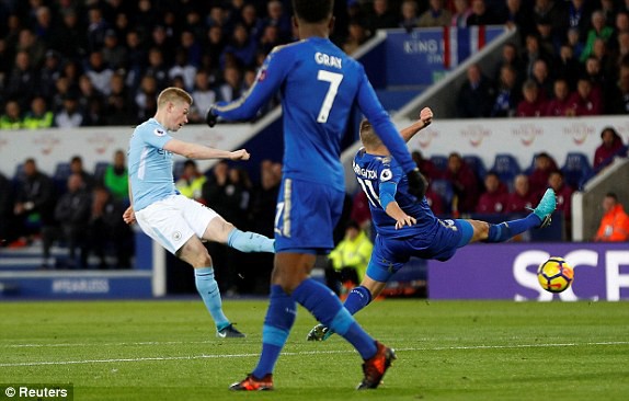 Thắng nhàn cựu vô địch Leicester City, Man City củng cố ngôi đầu! - Ảnh 2.