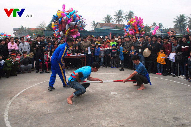 Đền Cờn rộn ràng trước ngày khai hội - Ảnh 5.