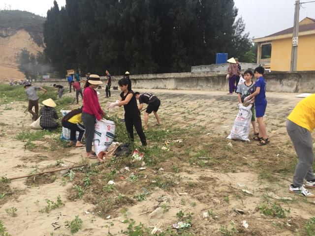 Thanh Hóa: Hàng trăm người dân hưởng ứng chiến dịch Nói không với rác - Ảnh 3. Thanh Hóa: Hàng trăm người dân hưởng ứng chiến dịch Nói không với rác - Ảnh 3.