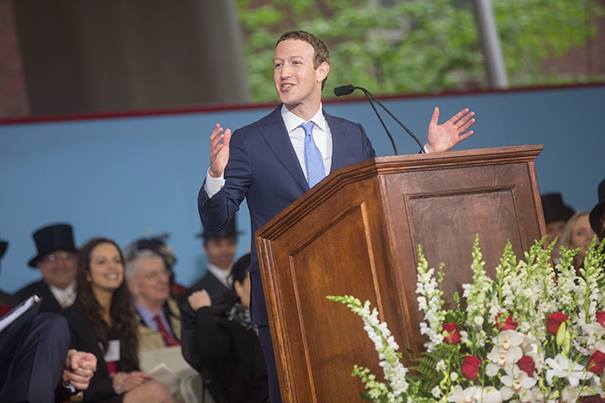 13 năm sau ngày bỏ học, ông chủ Facebook quay lại Harvard nhận bằng - Ảnh 2.