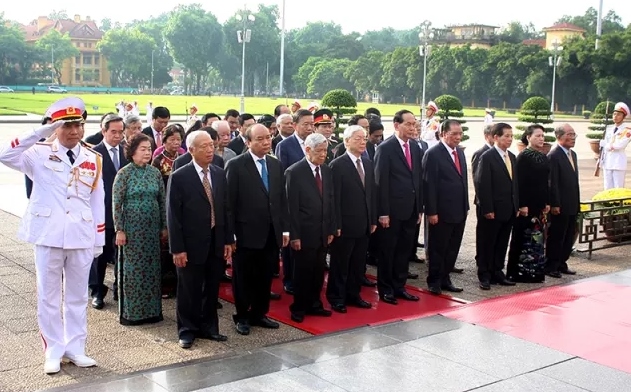 Lãnh đạo Đảng, Nhà nước viếng Chủ tịch Hồ Chí Minh và các anh hùng liệt sỹ - Ảnh 1.