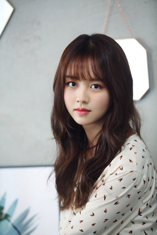 Chỉ bằng những hành động nhỏ này, Yoo Seung Ho đã khiến Kim So Hyun đổ gục - Ảnh 1.