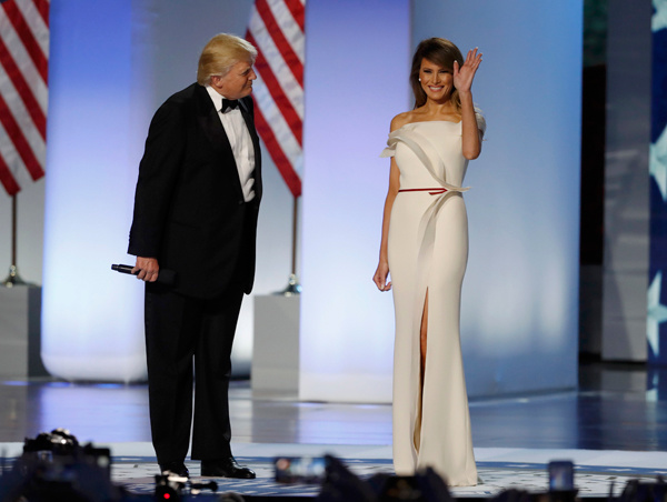 Phong cách thời trang hoàn hảo của đệ nhất phu nhân Mỹ Melania Trump - Ảnh 2.