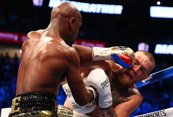 Trận quyền anh thế kỷ: Mayweather hạ McGregor bằng knock-out kỹ thuật - Ảnh 2.