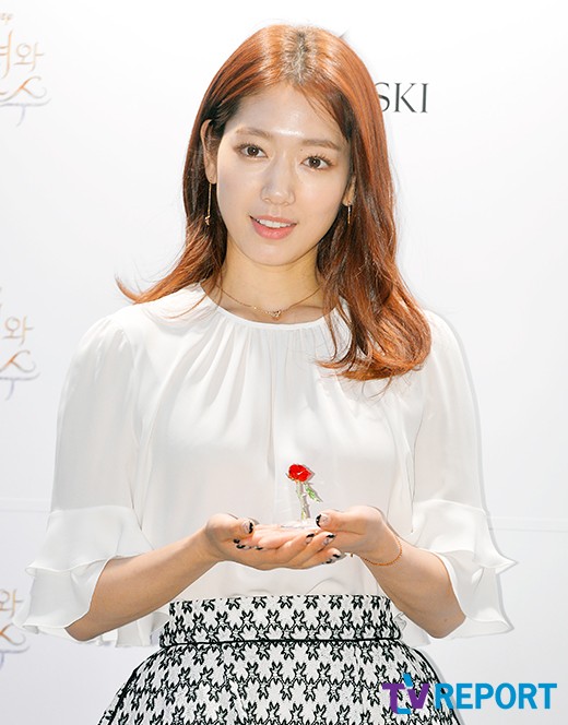 Park Shin Hye đẹp lộng lẫy trong buổi ra mắt phim Người đẹp và quái vật - Ảnh 6.