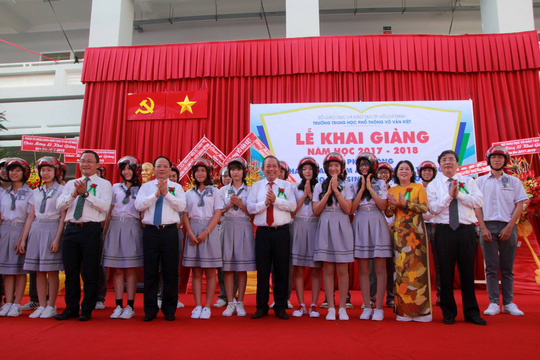 PTTg Trương Hòa Bình dự Lễ khai giảng trường THPT Võ Văn Kiệt (TP.HCM) - Ảnh 1.