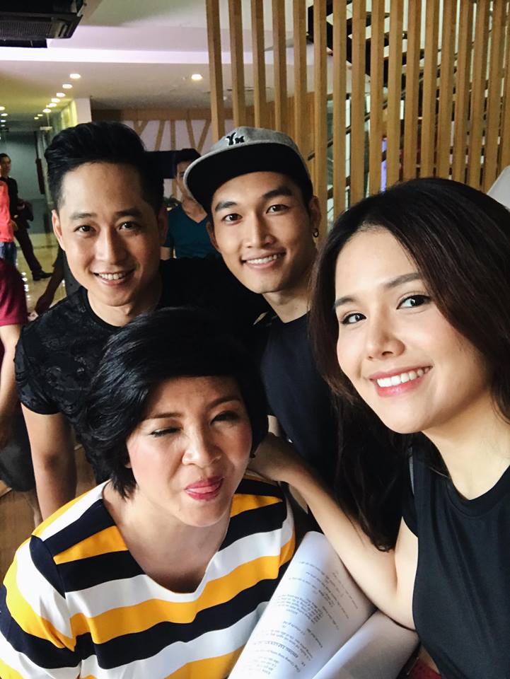 D&agrave;n diễn vi&ecirc;n Gh&eacute;t th&igrave; y&ecirc;u th&ocirc;i cực đ&aacute;ng y&ecirc;u qua loạt ảnh hậu trường - Ảnh 4.