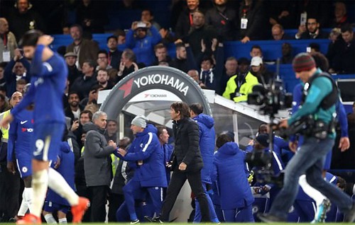 Dư âm đại chiến Chelsea - Man Utd: Conte giải thích lý do không bắt tay Mourinho - Ảnh 1.