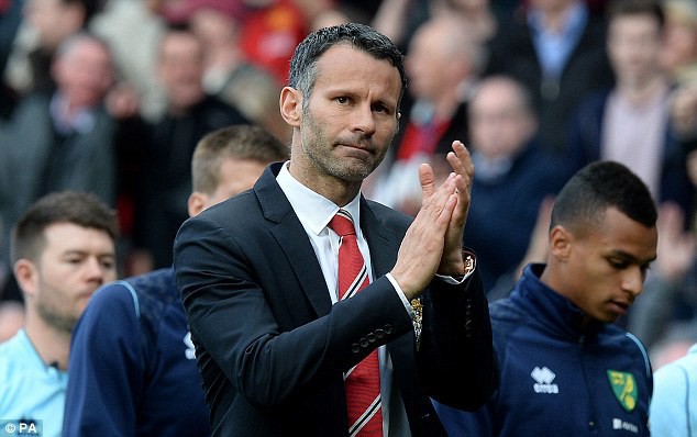 2 cựu danh thủ của Manchester United Ryan Giggs và Paul Scholes đã đến Việt Nam - Ảnh 1.