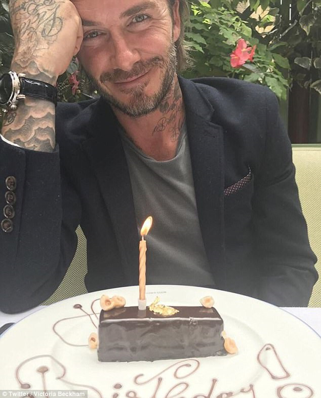 David Beckham mừng sinh nhật 42 tuổi hạnh phúc bên gia đình - Ảnh 2.