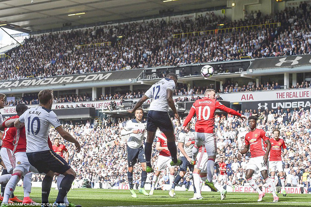 VIDEO Nhìn lại trận chia tay sân White Hart Lane đầy cảm xúc giữa Tottenham - Man Utd - Ảnh 2.