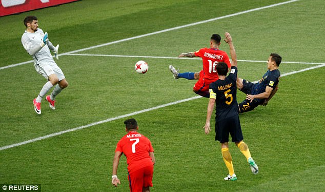 Cúp Liên đoàn các châu lục 2017, ĐT Chile 1-1 ĐT Australia: Chia điểm bất ngờ - Ảnh 1.