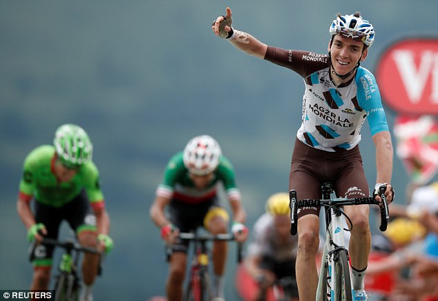 Chặng 12 Tour de France: Bardet về nhất, Aru giành áo vàng từ Chris Froome - Ảnh 1.