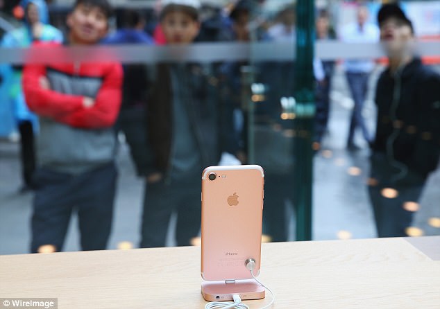 Cơ hội sở hữu sớm iPhone X sẽ khó hơn cả... thi đại học? - Ảnh 2.