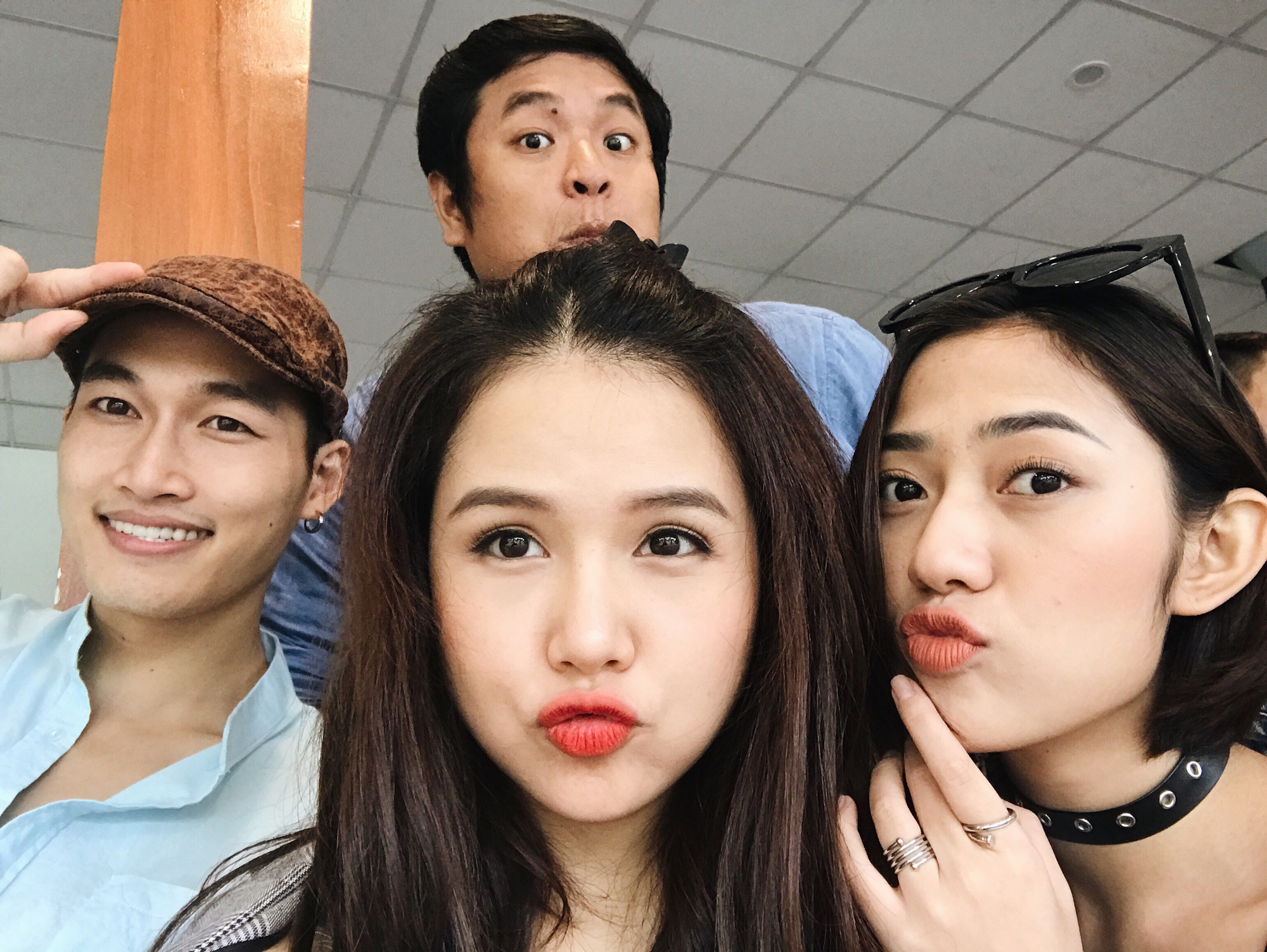 D&agrave;n diễn vi&ecirc;n Gh&eacute;t th&igrave; y&ecirc;u th&ocirc;i cực đ&aacute;ng y&ecirc;u qua loạt ảnh hậu trường - Ảnh 2.