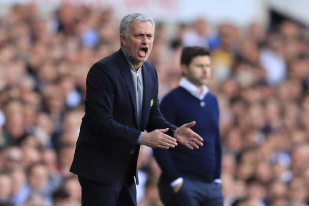 Thua trận trước Tottenham, Mourinho than vãn rồi… bỏ dở họp báo - Ảnh 1.