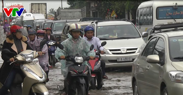 Ách tắc giao thông trên quốc lộ 1A đoạn qua Núi Thành, Quảng Nam - Ảnh 1.