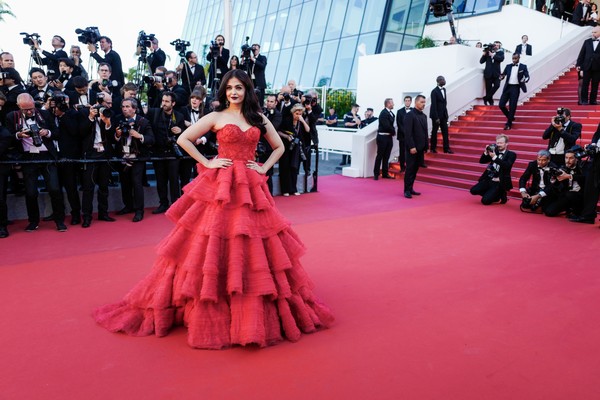 Aishwarya Rai tỏa sáng như một nữ hoàng tại LHP Cannes 2017 - Ảnh 12.