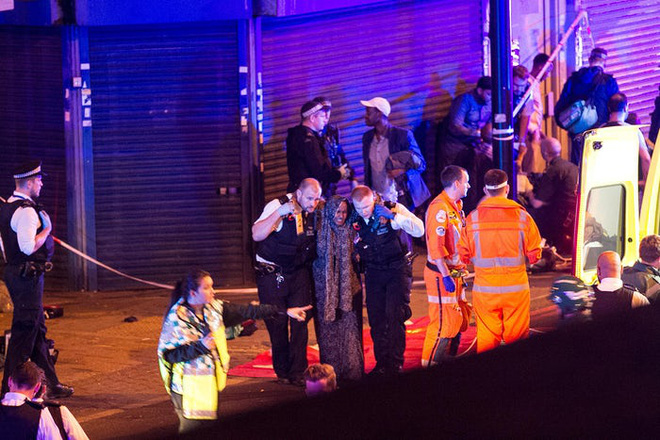 Xe bus đâm vào người đi bộ làm 17 người bị thương ở trung tâm thủ đô Anh  - Ảnh 2.