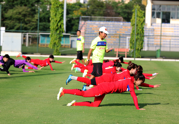 ĐT nữ Việt Nam rèn quân chuẩn bị cho SEA Games 29 - Ảnh 2.