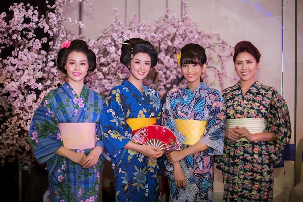 Hoa hậu Ngọc Hân, Mỹ Linh khác lạ trong trang phục kimono - Ảnh 3.