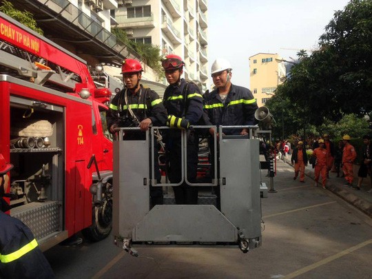 Cháy lớn tại chung cư trên đường Hoàng Hoa Thám, Hà Nội - Ảnh 3.