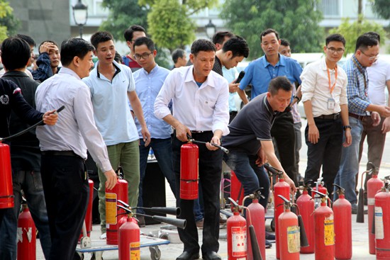 Đài THVN tổ chức thực hành nghiệp vụ, kỹ năng, diễn tập phòng cháy chữa cháy 2017 - Ảnh 11.