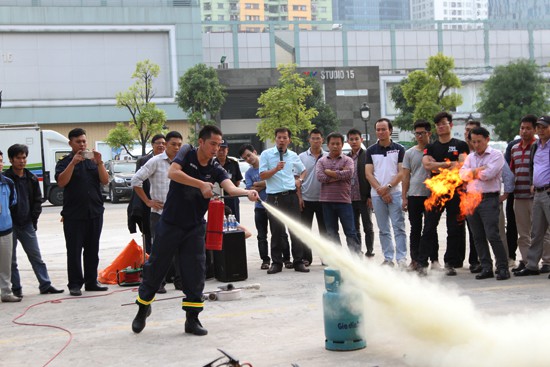 Đài THVN tổ chức thực hành nghiệp vụ, kỹ năng, diễn tập phòng cháy chữa cháy 2017 - Ảnh 8.