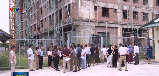 Lạ kỳ chung cư giữa H&agrave; Nội x&acirc;y đến tầng 8... kh&ocirc;ng c&oacute; giấy ph&eacute;p x&acirc;y dựng - Ảnh 1.