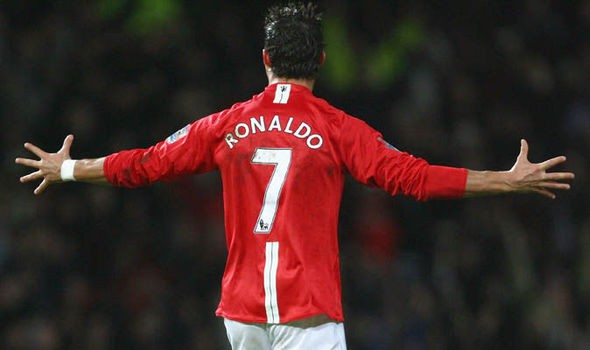 Ronaldo đòi giảm giá chính mình, tin mừng với Man Utd và PSG - Ảnh 1.