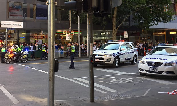 Xe ô tô bất ngờ đâm vào người đi bộ ở Melbourne, Australia - Ảnh 1.