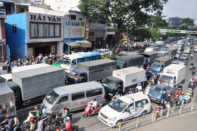 TP.HCM: CSGT Tân Sơn Nhất ra quân điều tiết giao thông - Ảnh 3.