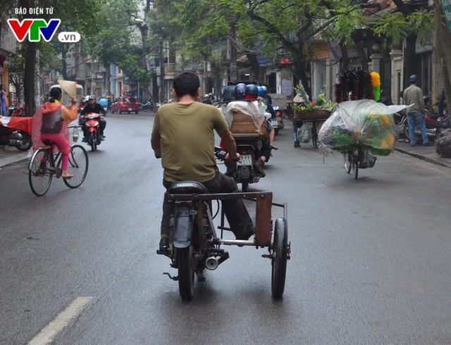 Xe máy cũ nát, không biển số lưu thông trên đường phố Hà Nội - Ảnh 5.