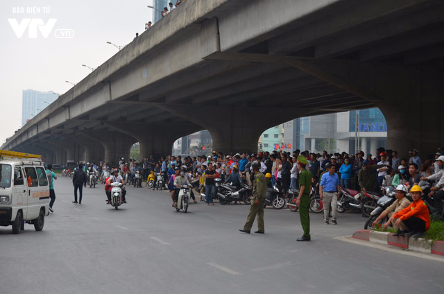 6 kho hàng bị thiệt hại nặng nề trong vụ cháy trên đường Phạm Hùng - Ảnh 17.