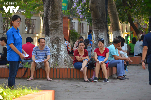 Hàng nghìn thí sinh bước vào kỳ thi tuyển lớp 10 THPT chuyên Ngoại ngữ - Ảnh 14.