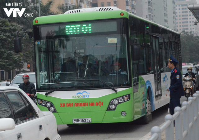 Sở GTVT Hà Nội: Xe bus nhanh BRT thường xuyên có lượng hành khách cao - Ảnh 1.