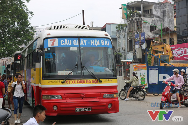 Hà Nội dừng hoạt động xe máy từ năm 2030: Người dân sớm nghĩ đến phương tiện công cộng - Ảnh 2.