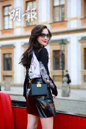 Để chồng con ở nhà, Angelababy một mình đi Czech, chụp ảnh đẹp như nữ sinh - Ảnh 4.