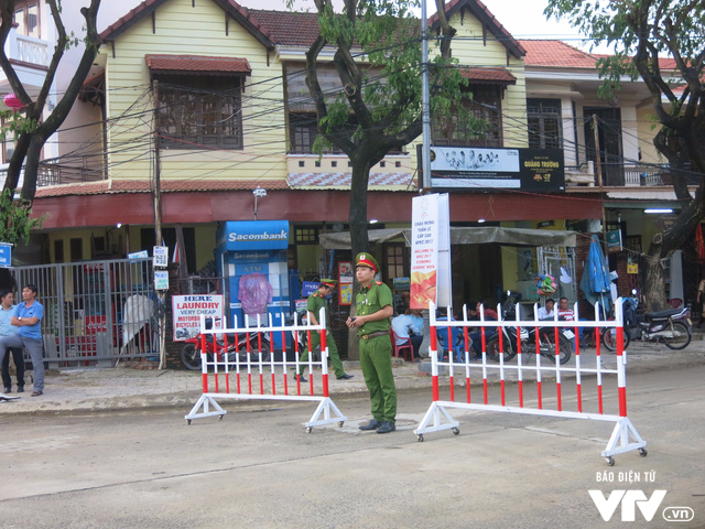 Bảo đảm an ninh cho đoàn phu nhân/phu quân APEC tham quan Hội An - Ảnh 8.