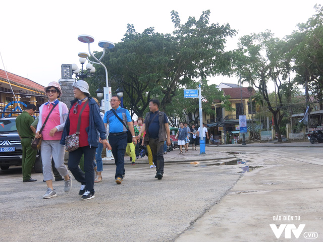 Bảo đảm an ninh cho đoàn phu nhân/phu quân APEC tham quan Hội An - Ảnh 11.