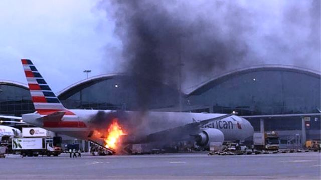 Hỏa hoạn b&ugrave;ng ph&aacute;t tại s&acirc;n bay Hong Kong (Trung Quốc) - Ảnh 4.
