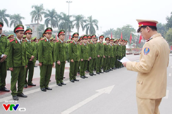 Công an Hà Nội xử lý gần 200 trường hợp vi phạm liên quan đến dịch COVID-19 - Ảnh 1.