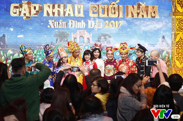 Táo quân 2017: Ngập trong vòng tay của người hâm mộ - Ảnh 3.