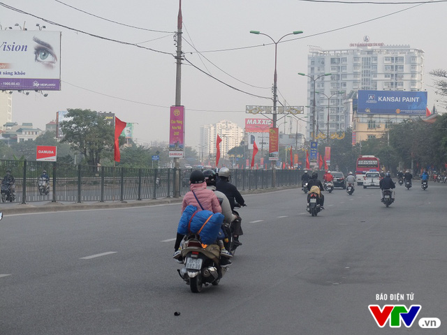 Ngày đầu trở lại làm việc, đường phố Hà Nội thông thoáng lạ thường - Ảnh 10.