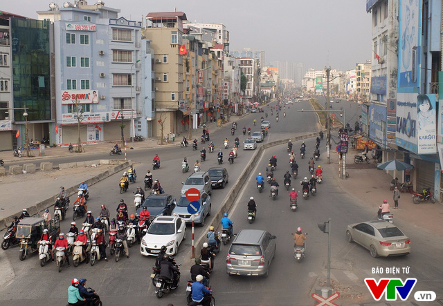 Ngày đầu trở lại làm việc, đường phố Hà Nội thông thoáng lạ thường - Ảnh 6.