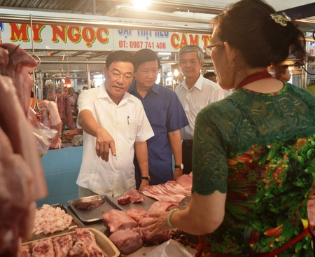 Chợ an toàn thực phẩm đầu tiên của tỉnh Vĩnh Long đi vào hoạt động - Ảnh 2.