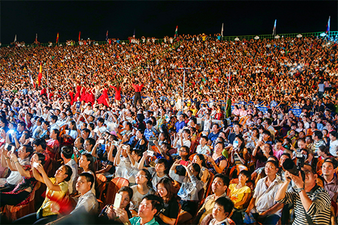 Ấn tượng đêm khai mạc Festival biển Nha Trang 2017 - Ảnh 1.